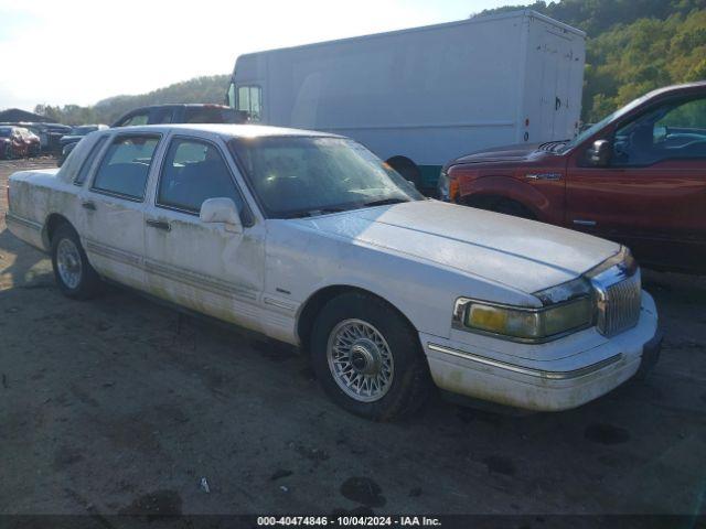  Salvage Lincoln Towncar