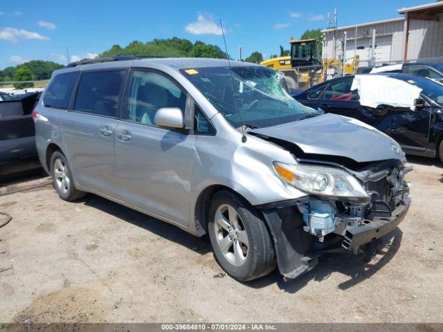  Salvage Toyota Sienna