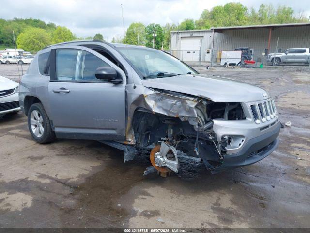  Salvage Jeep Compass