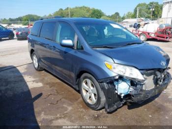  Salvage Toyota Sienna
