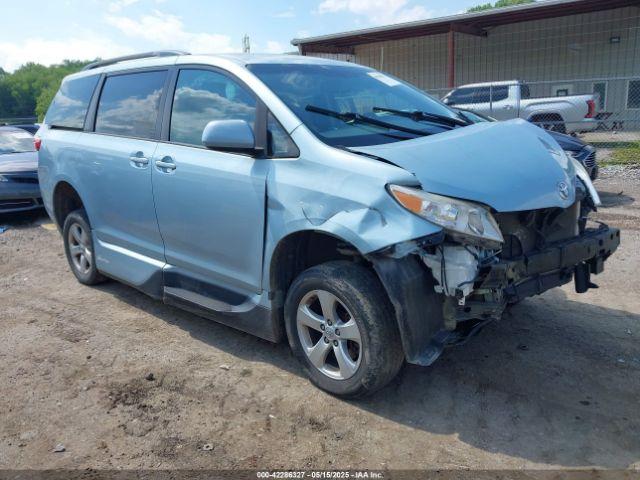  Salvage Toyota Sienna