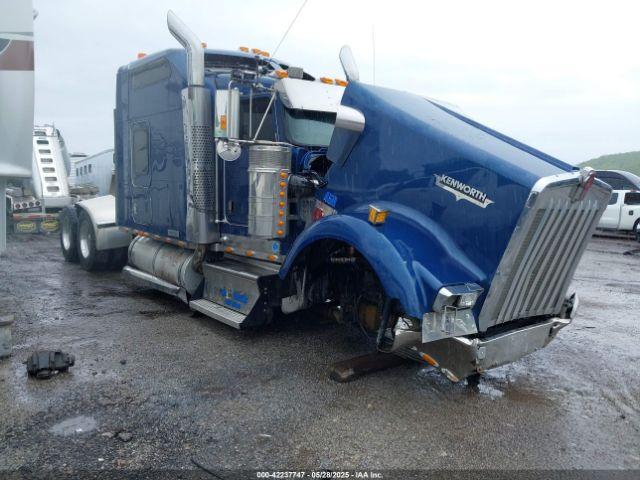  Salvage Kenworth W900
