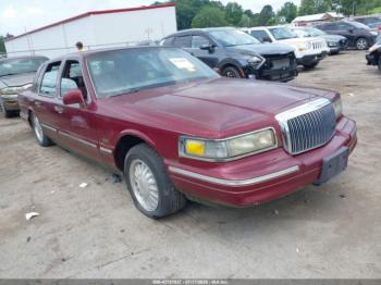  Salvage Lincoln Towncar