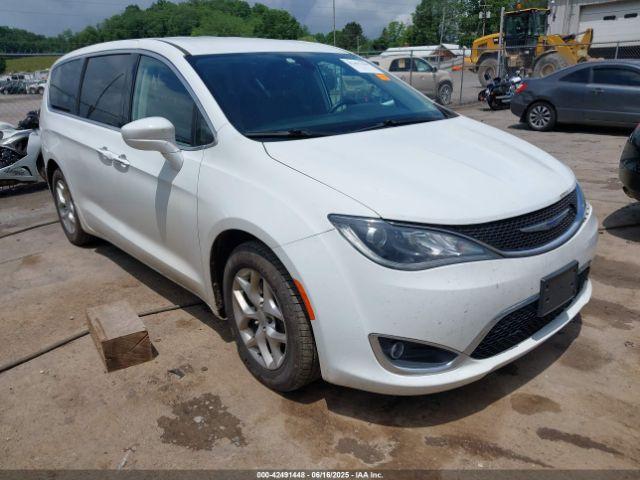  Salvage Chrysler Pacifica