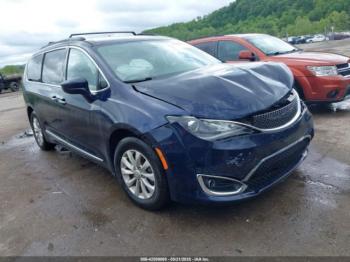  Salvage Chrysler Pacifica