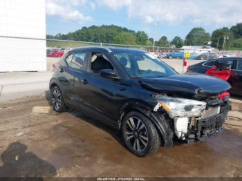 Salvage Nissan Kicks