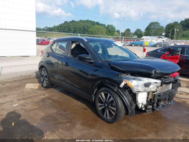  Salvage Nissan Kicks