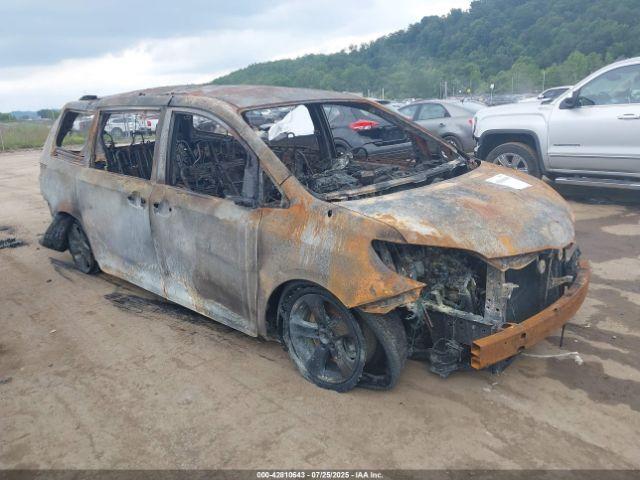  Salvage Toyota Sienna