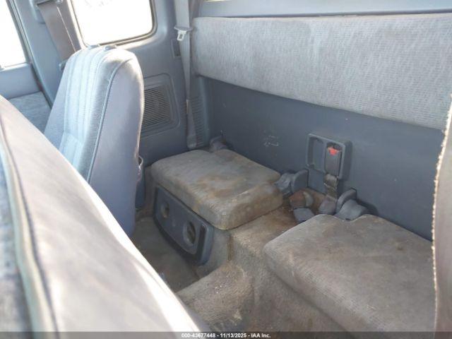 Toyota Tacoma Prerunner Image 3