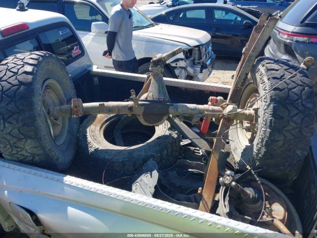 Toyota Tacoma Image 14