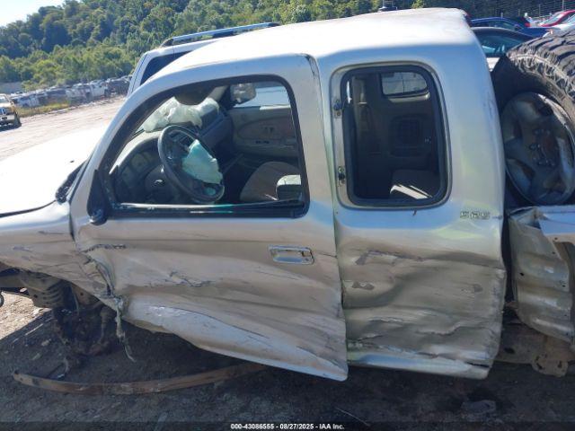 Toyota Tacoma Image 11