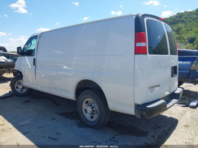 Chevrolet Express Work Van Image 4