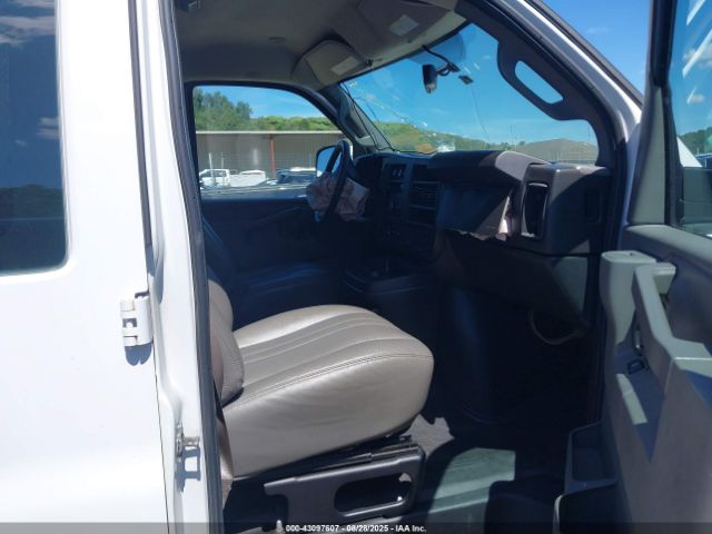 Chevrolet Express Work Van Image 5