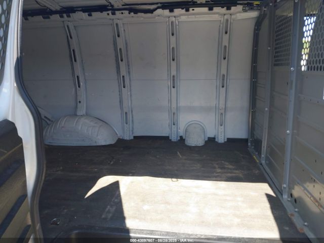 Chevrolet Express Work Van Image 10