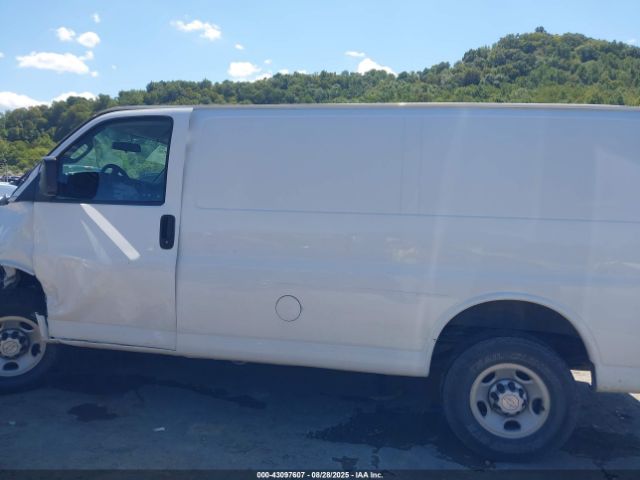 Chevrolet Express Work Van Image 11