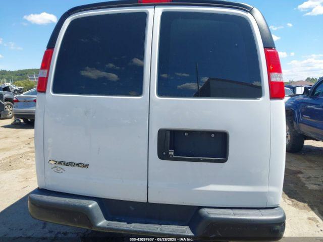 Chevrolet Express Work Van Image 13