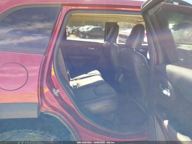 Jeep Cherokee Trailhawk Image 8