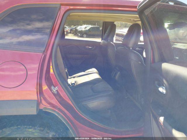 Jeep Cherokee Trailhawk Image 8