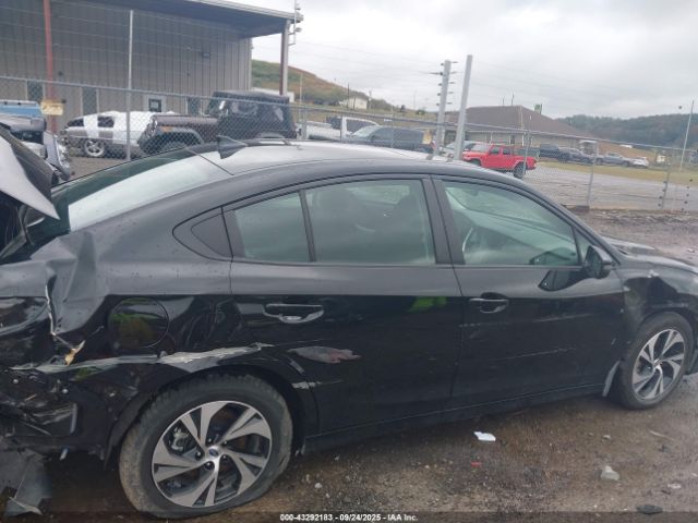 Subaru Legacy Premium Image 2