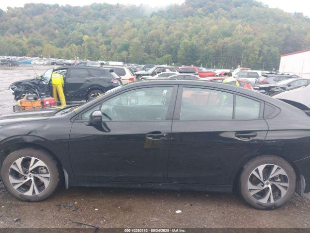 Subaru Legacy Premium Image 14