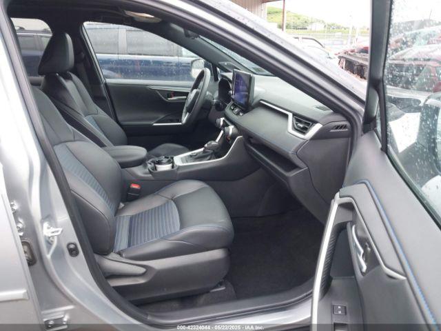 Toyota RAV4 Xse Image 18