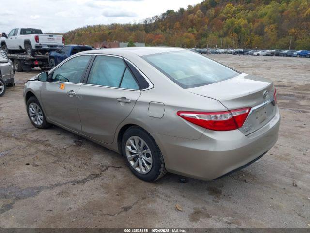 Toyota Camry Le Image 4