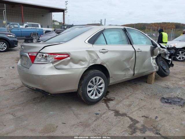Toyota Camry Le Image 3