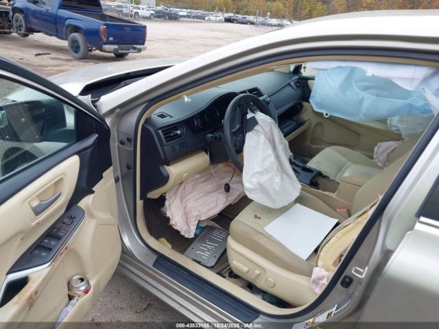 Toyota Camry Le Image 16