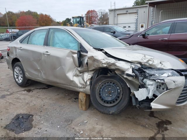 Toyota Camry Le Image 6