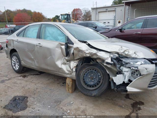 Toyota Camry Le Image 6