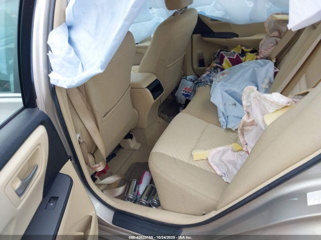 Toyota Camry Le Image 5