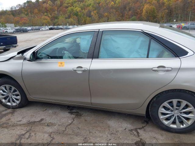 Toyota Camry Le Image 13