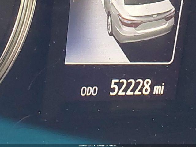 Toyota Camry Le Image 12