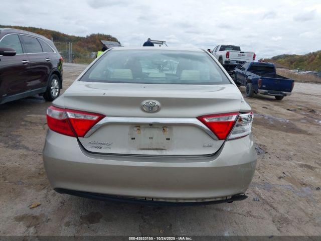 Toyota Camry Le Image 14