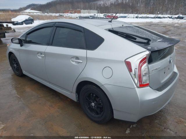 Toyota Prius Two Image 15