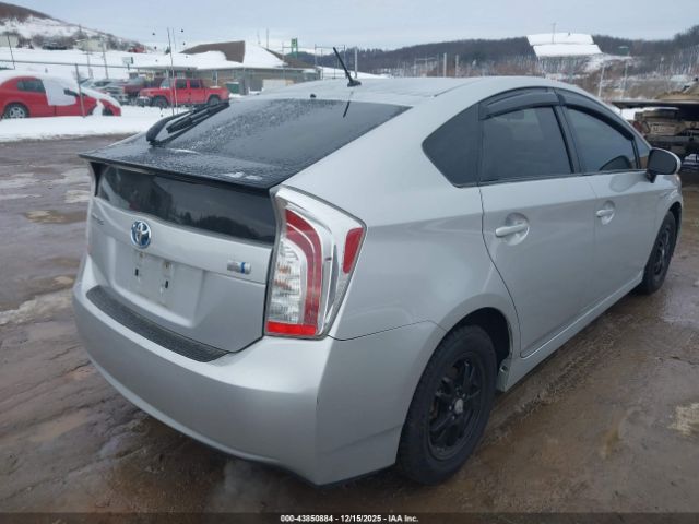 Toyota Prius Two Image 11