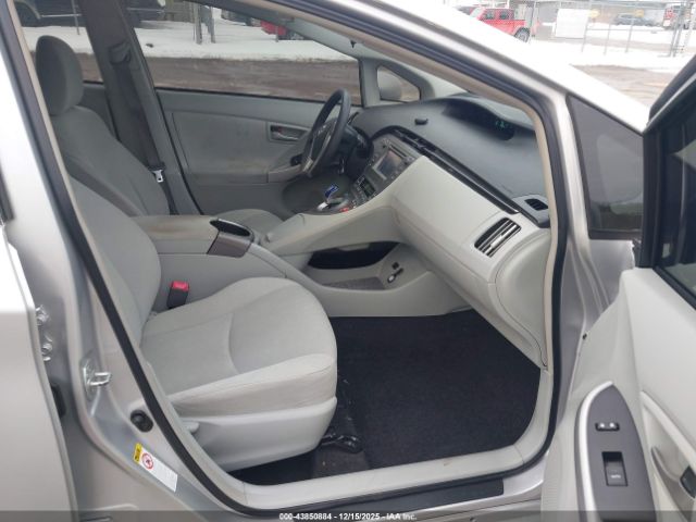 Toyota Prius Two Image 12