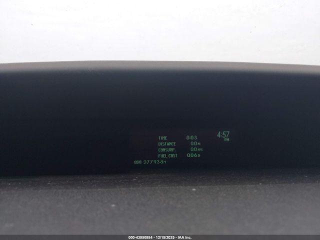 Toyota Prius Two Image 13