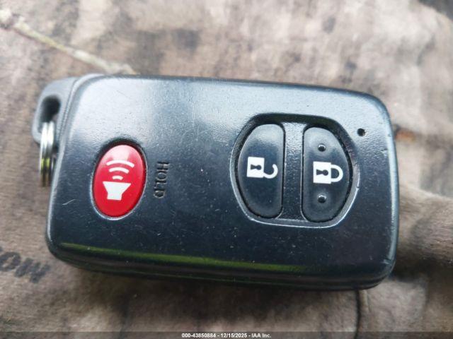 Toyota Prius Two Image 5