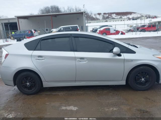 Toyota Prius Two Image 2