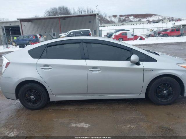 Toyota Prius Two Image 2