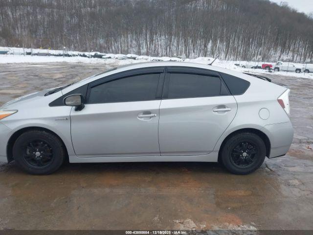 Toyota Prius Two Image 8