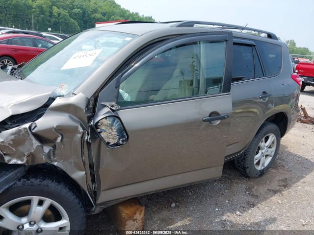 Toyota RAV4 Base V6 Image 16