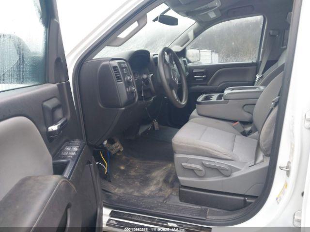 GMC Sierra 2500 Image 12