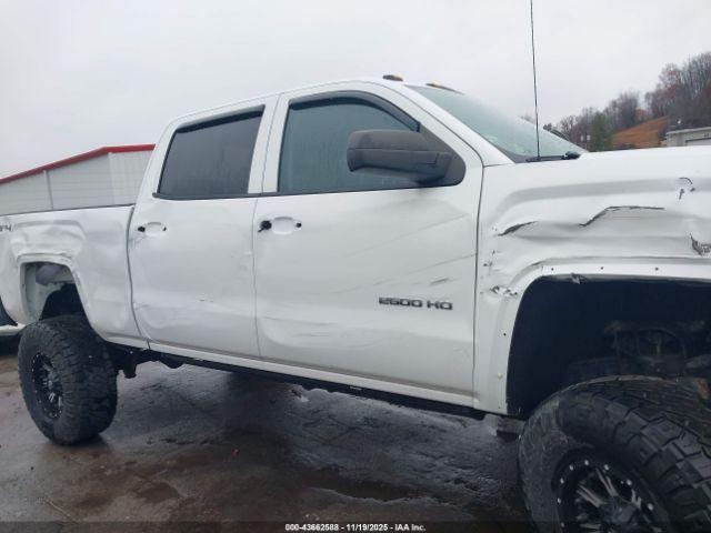 GMC Sierra 2500 Image 4