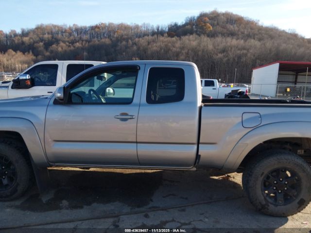 Toyota Tacoma Image 12