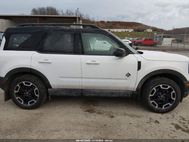 Ford Bronco Outer Banks Image 11