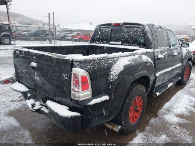 Mitsubishi Raider Ls Image 14