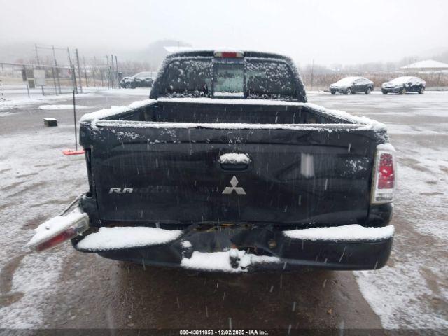 Mitsubishi Raider Ls Image 3