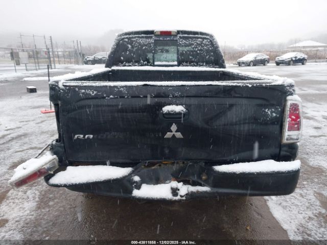 Mitsubishi Raider Ls Image 10